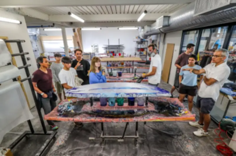 Surf : face à la production asiatique, les shapers locaux misent sur l'artisanat et l'écologie