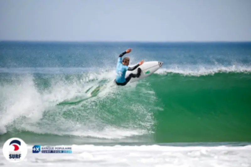 Surf : Victoires historiques à Bells Beach et actualités des vagues françaises