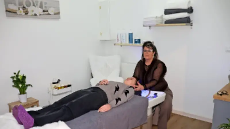 Sylvie Lafage lance un head spa innovant dans son salon de coiffure lozérien
