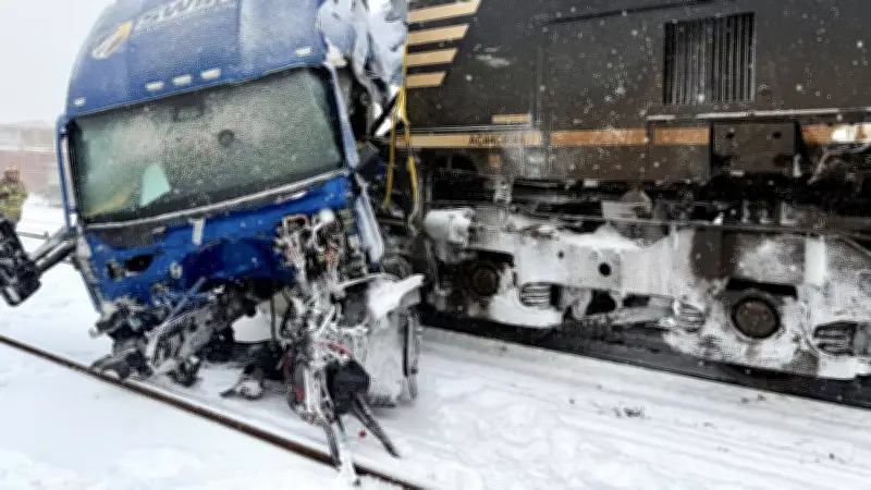 États-Unis : un train pulvérise un camion enlisé dans la neige en Caroline du Nord