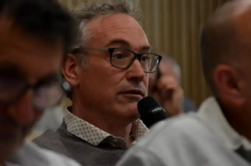 Tensions budgétaires à Saintes : la gauche interpelle le président Drapron