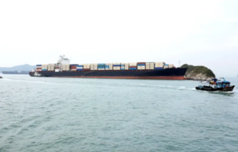 Tensions maritimes USA-Iran : un cargo iranien saisi après des tirs dans le golfe d'Oman