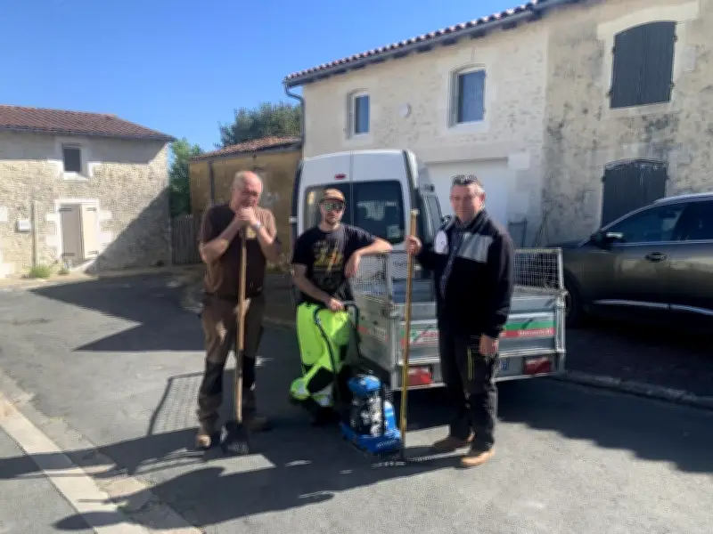 Ternant mobilise ses habitants pour réparer les routes à moindre coût
