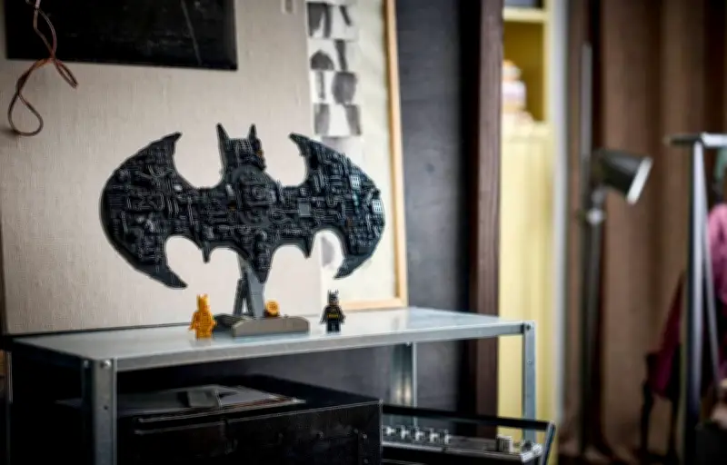 Test du Bat-Signal LEGO : 678 pièces pour un hommage collector à Batman