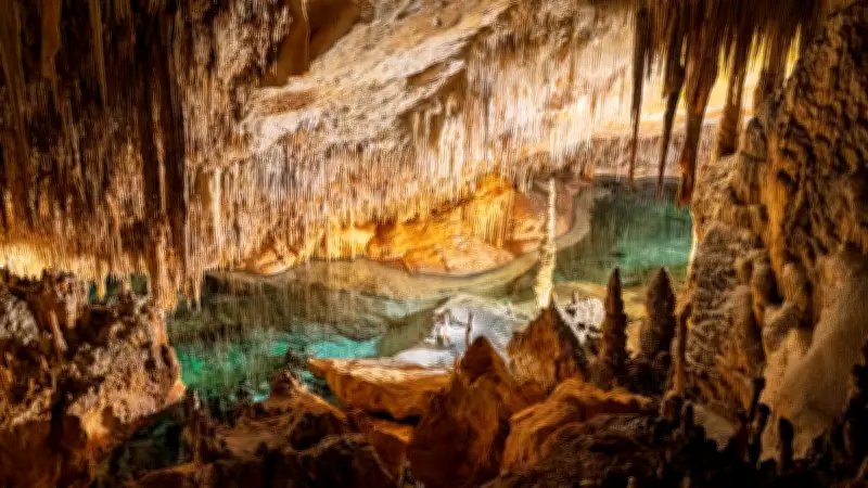 Thaïlande : un moine de 77 ans retrouvé la tête en bas dans une grotte