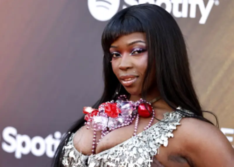 Theodora sacrée artiste féminine de l'année aux Flammes 2026