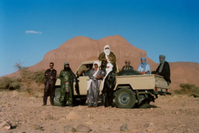 Tinariwen, les légendes du désert blues, électrisent les Landes avec leur groove touareg