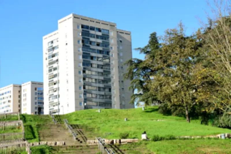 Tirs d'intimidation dans la banlieue de Lyon : une femme blessée par balle perdue