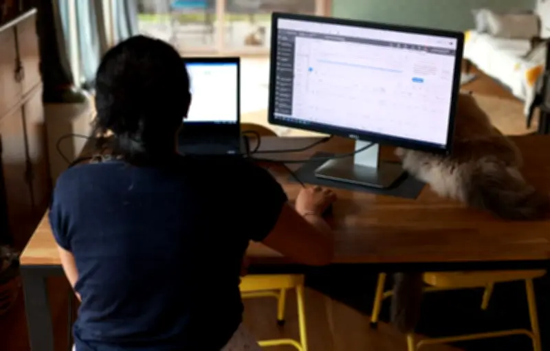 Télétravail : l'arme anti-inflation face à la flambée des prix du carburant