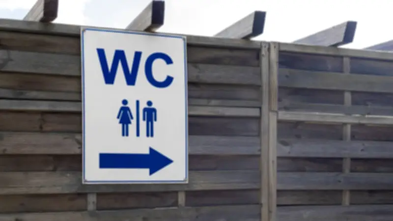 Toilettes à 960 000 dollars : la polémique enflamme Los Angeles