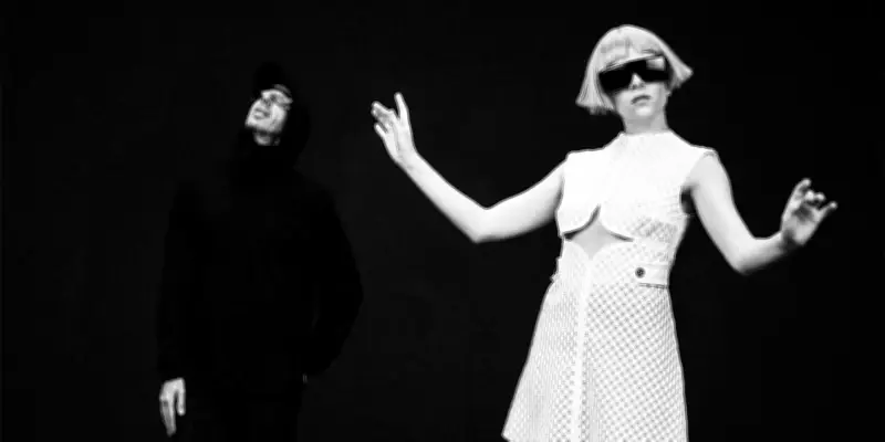 Tomora et Aurora : la fusion électro-grace de 'Come Closer'