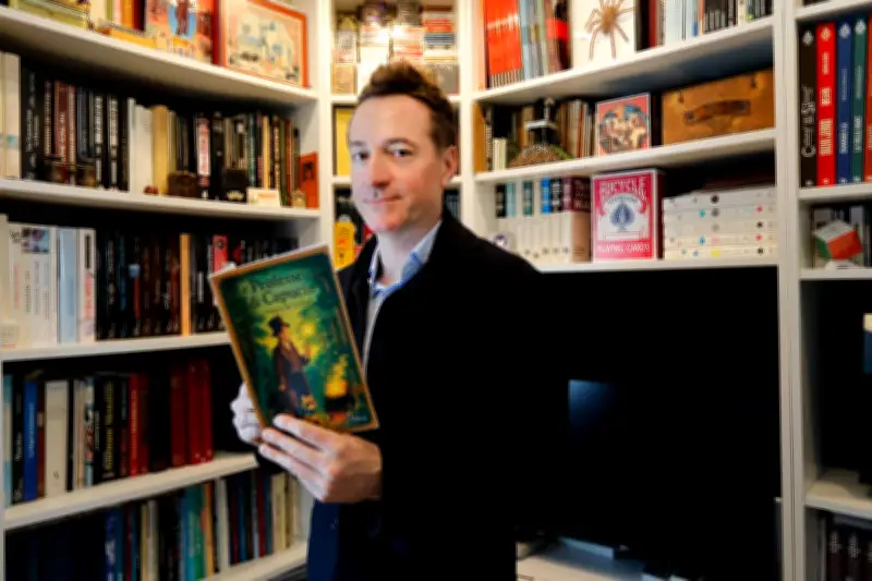 Tony Corgann, magicien rochelais, publie un livre pour initier les enfants à la magie