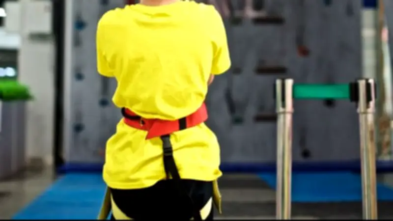 Toronto : un enfant chute de six mètres après la rupture de son harnais de tyrolienne