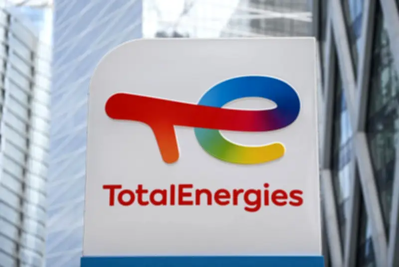 TotalEnergies prolonge le plafonnement des prix, le PS réclame une taxe