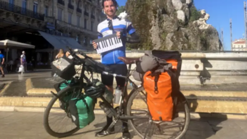 Tour du monde à vélo avec son piano : l'exploit d'un jeune Montpelliérain de 22 ans