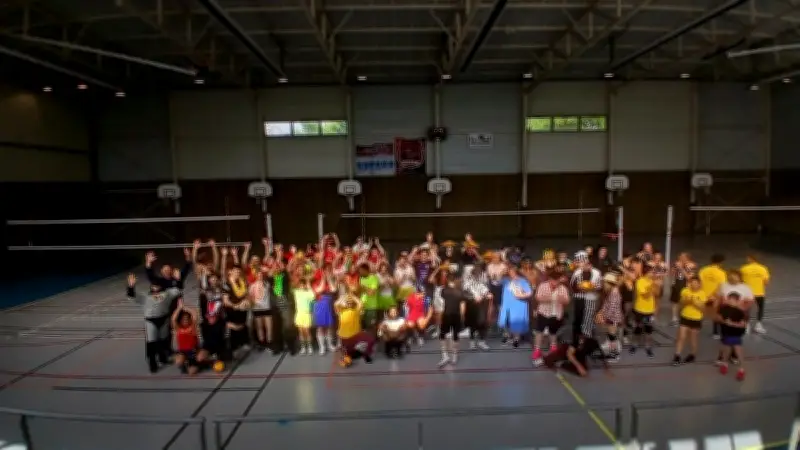 Tournoi de volley déguisé à Sévérac : 20 équipes et une ambiance de fête