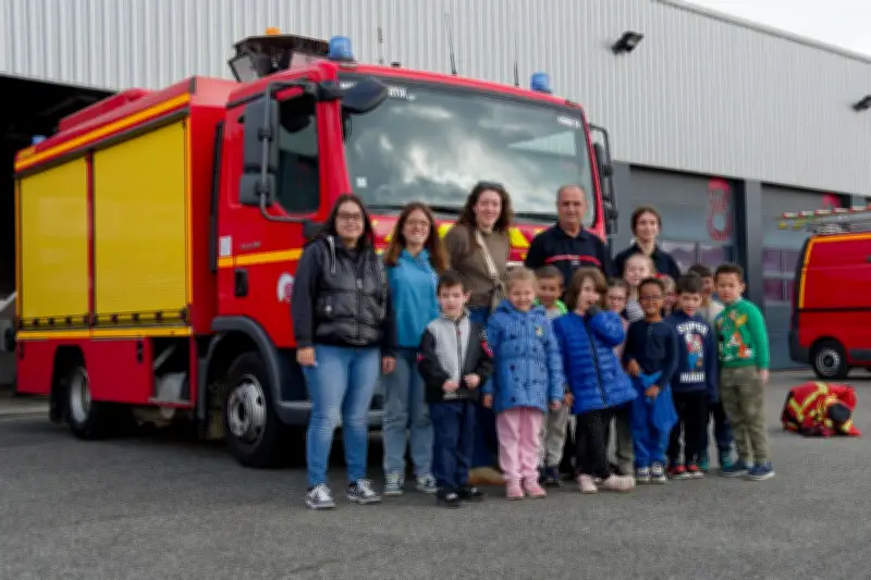Treize jeunes Mourenxois découvrent la caserne des pompiers de Mourenx-Artix