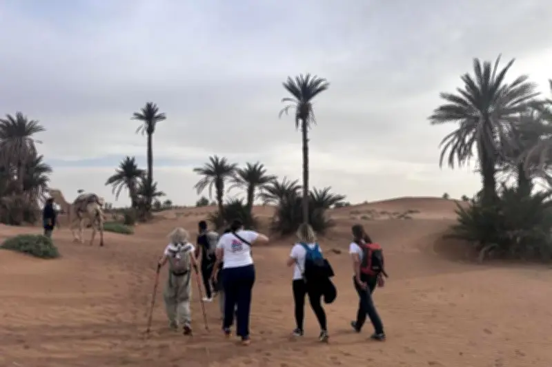Trek dans le désert marocain : onze femmes en rémission d'un cancer se réapproprient leur corps