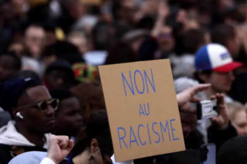Tribune socialiste : plus de 80 élus exigent une refonte radicale de l'antiracisme au PS