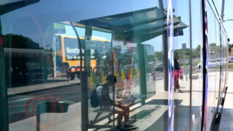 Trois adolescents agressent et volent un jeune dans un tramway près de Montpellier