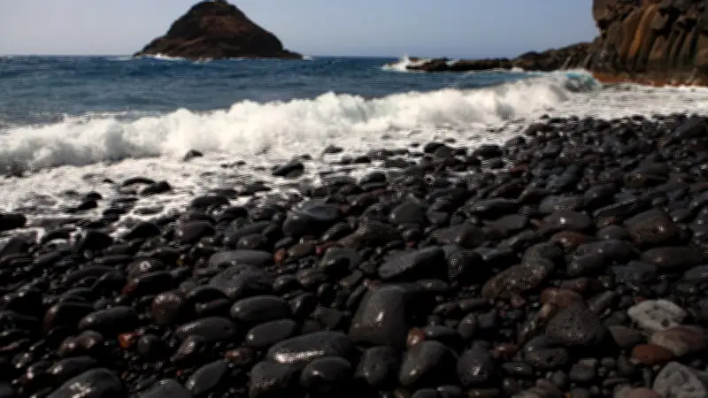 Trois morts emportés par une vague géante dans une piscine naturelle à Tenerife
