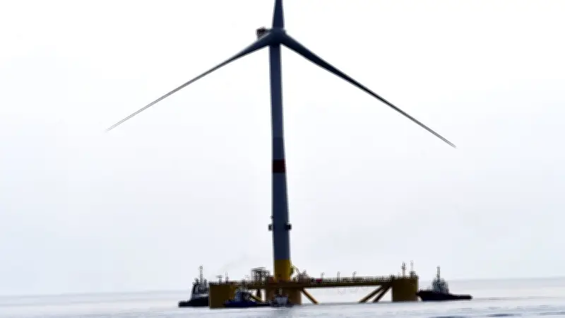 Trois éoliennes flottantes mises sous tension au large de Port-la-Nouvelle