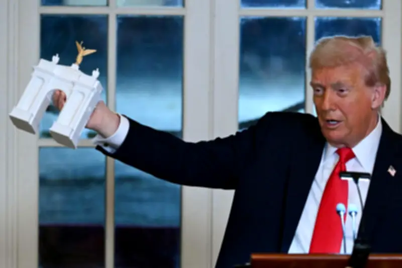 Trump dévoile son projet d'arche monumentale à Washington, inspirée de Paris