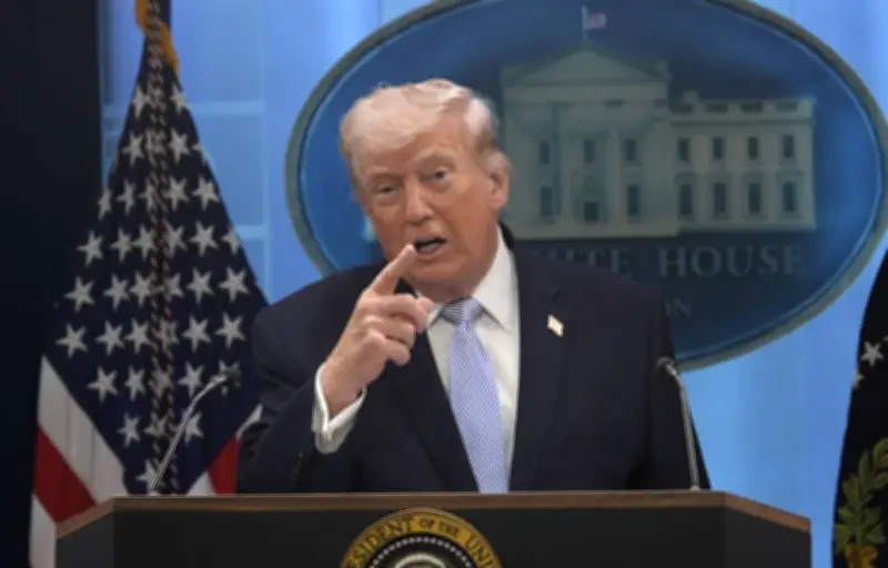 Trump lance un ultimatum à l'Iran : accord avant mardi soir ou frappes massives