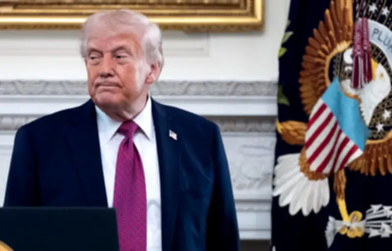 Trump oscille entre menaces et apaisement sur l'Iran, prolongeant le cessez-le-feu