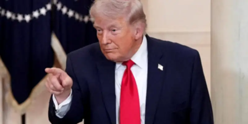 Trump raille le couple Macron lors d'un déjeuner privé, tensions sur le Moyen-Orient