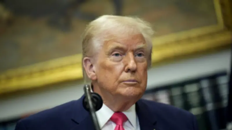 Trump traite la Somalie de "pourrie" et veut suspendre l'immigration