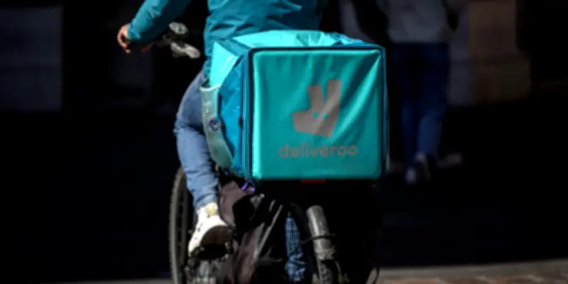 Uber Eats et Deliveroo accusées de traite d'êtres humains
