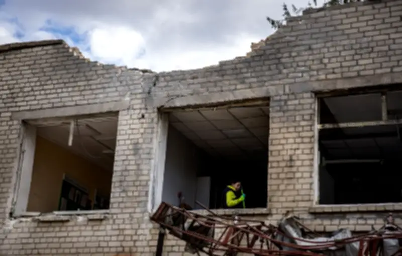 Ukraine : un adolescent tué à Tchernihiv, Zelensky dénonce l'assouplissement des sanctions