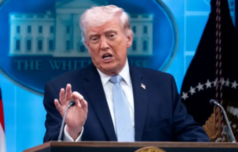 Ultimatum de Trump à l'Iran, mission Artémis réussie, triple infanticide au Val-de-Marne