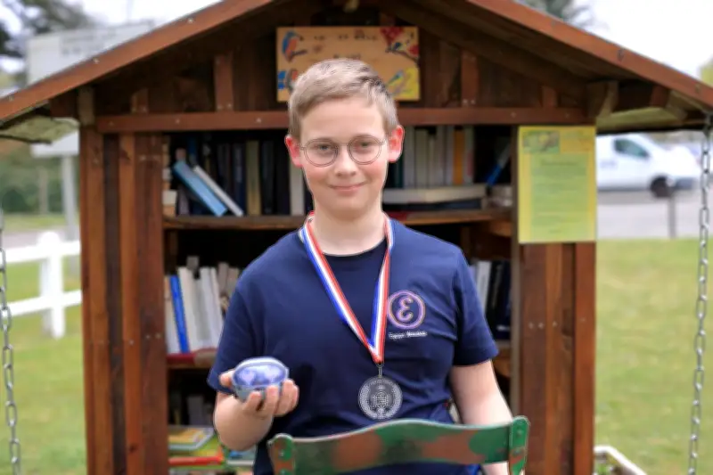 Un adolescent de 14 ans crée l'équipe Neurobots et séduit le jury à Bordeaux