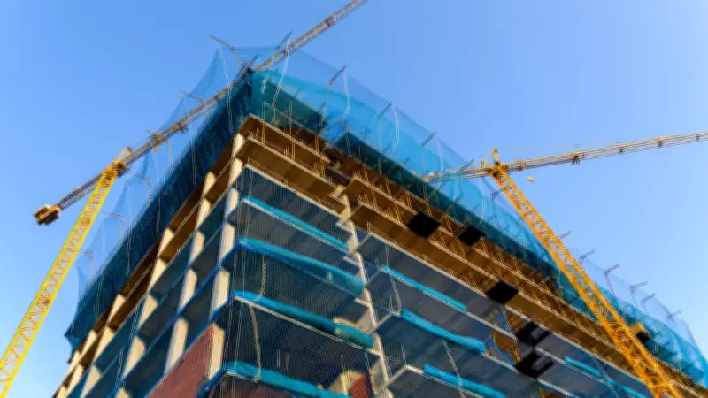 Un adolescent survit miraculeusement à une chute du 7e étage d'un immeuble en construction à Sotchi