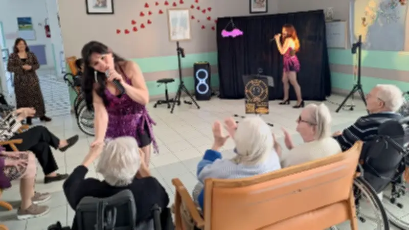 Un anniversaire festif à l'Ehpad des Acacias animé par le duo Les Nonoshow