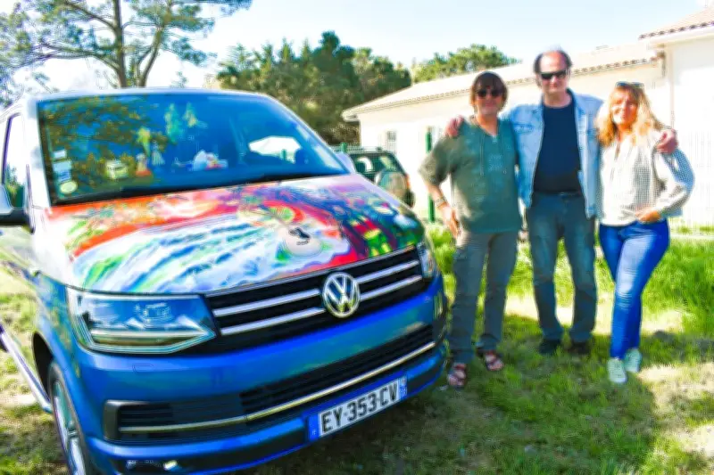 Un artiste bordelais transforme un Combi Volkswagen en hommage à Bob Marley