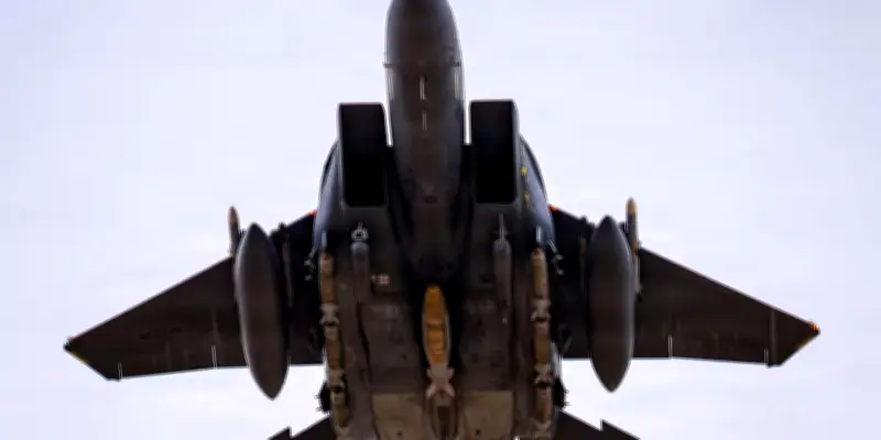 Un avion de chasse abattu en Iran, purges au sein de l'état-major : l'armée américaine en crise