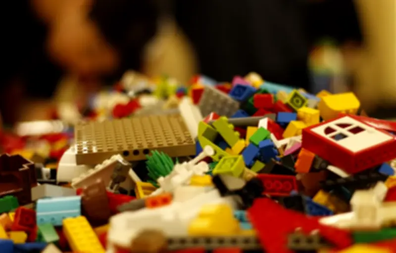 Un Californien inculpé pour un stratagème de vol de Lego utilisant des pâtes