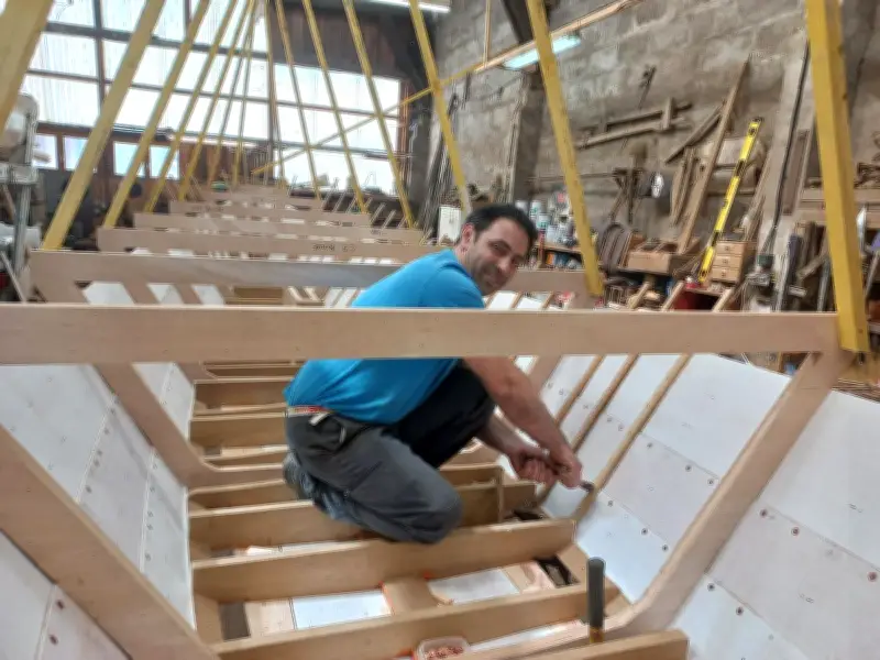 Un chantier naval historique construit deux pinasses à voile en bois, une première depuis trente ans