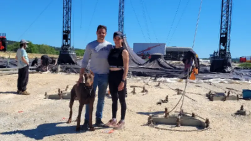 Un chapiteau monumental pour le Mas du Sire : une aventure humaine et équestre