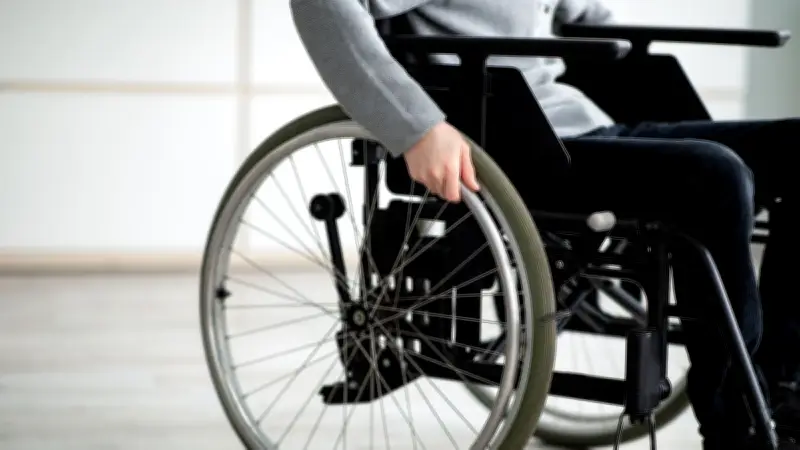 Un chef de police agresse un paraplégique et démissionne sous la pression