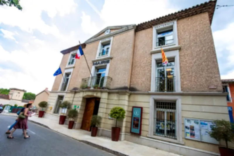 Un conseiller municipal de Salernes démissionne après avoir incendié un restaurant à Sainte-Maxime