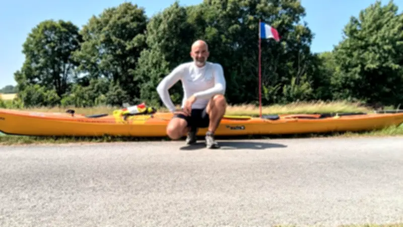 Un CRS traverse la France en kayak pour les orphelins de la Police