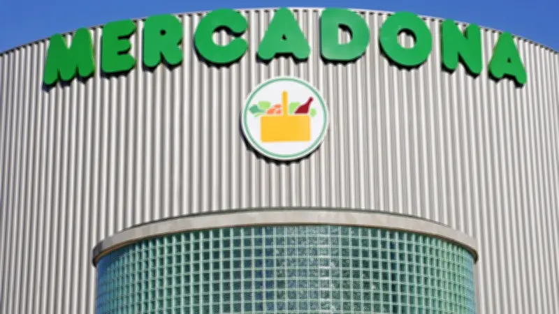 Un employé de Mercadona réintégré après son licenciement pour avoir mangé des sucreries destinées à la poubelle