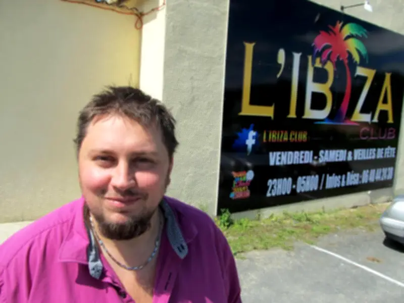 Un escroc notoire refait surface à Sarlat après la fermeture d'un bar à Cognac