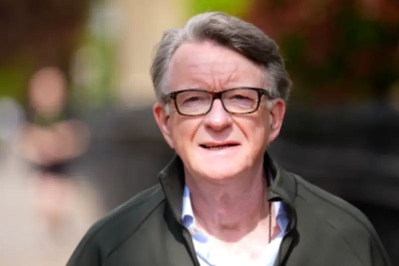Un ex-fonctionnaire britannique accuse Downing Street d'avoir pressé la nomination de Mandelson