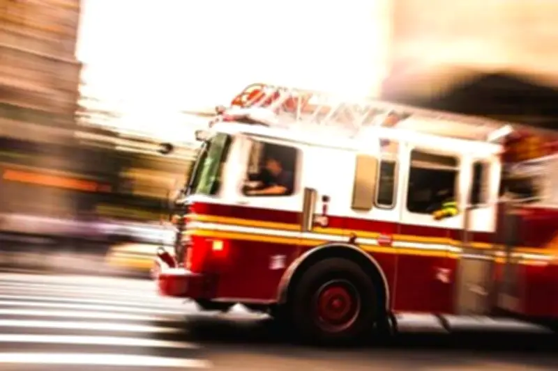 Un fils tente de tuer sa mère en l'aspergeant d'essence et incendiant sa maison