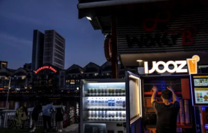 Un Français de 18 ans inculpé à Singapour pour avoir léché une paille